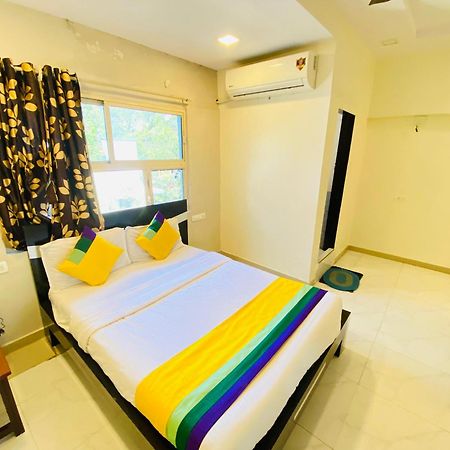Hotel Aakash Navrangpura Ahmedabad Exterior foto