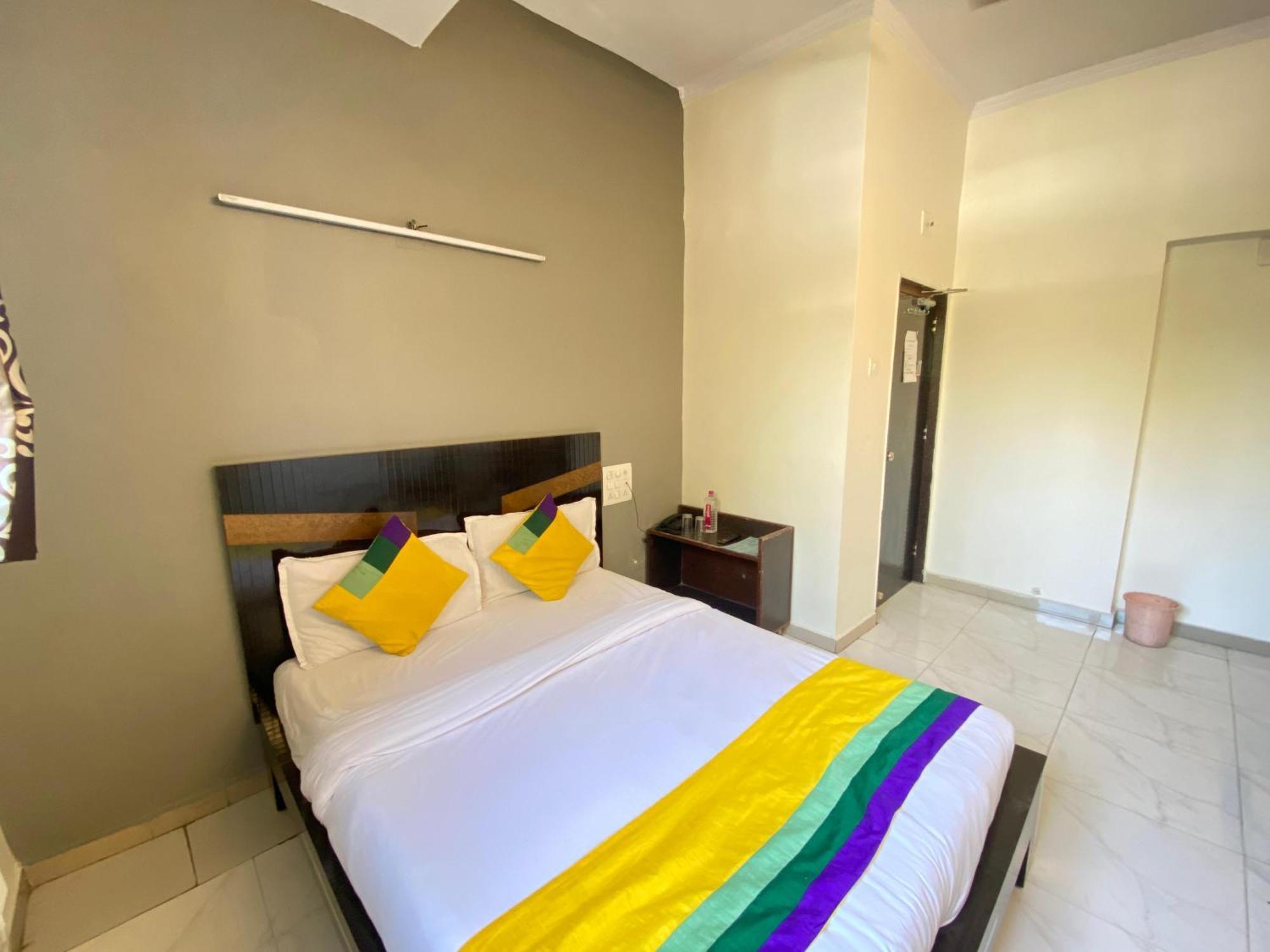 Hotel Aakash Navrangpura Ahmedabad Exterior foto
