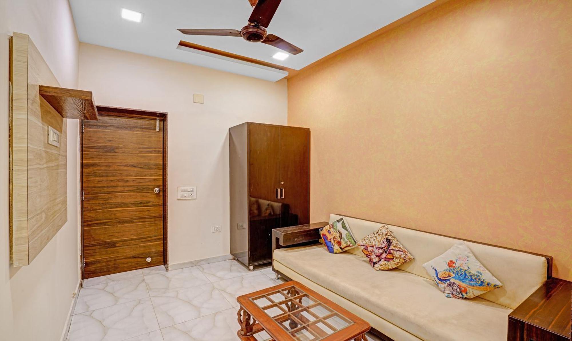 Hotel Aakash Navrangpura Ahmedabad Exterior foto