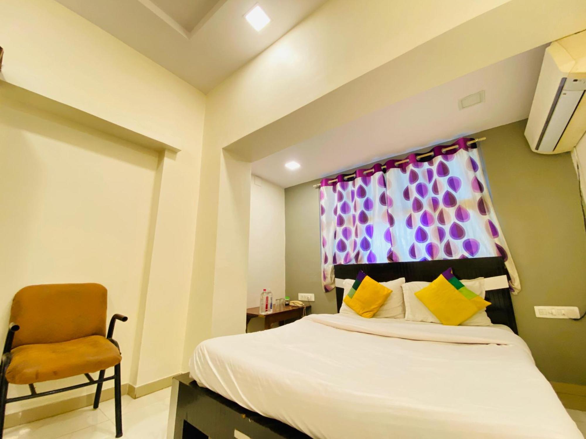 Hotel Aakash Navrangpura Ahmedabad Exterior foto