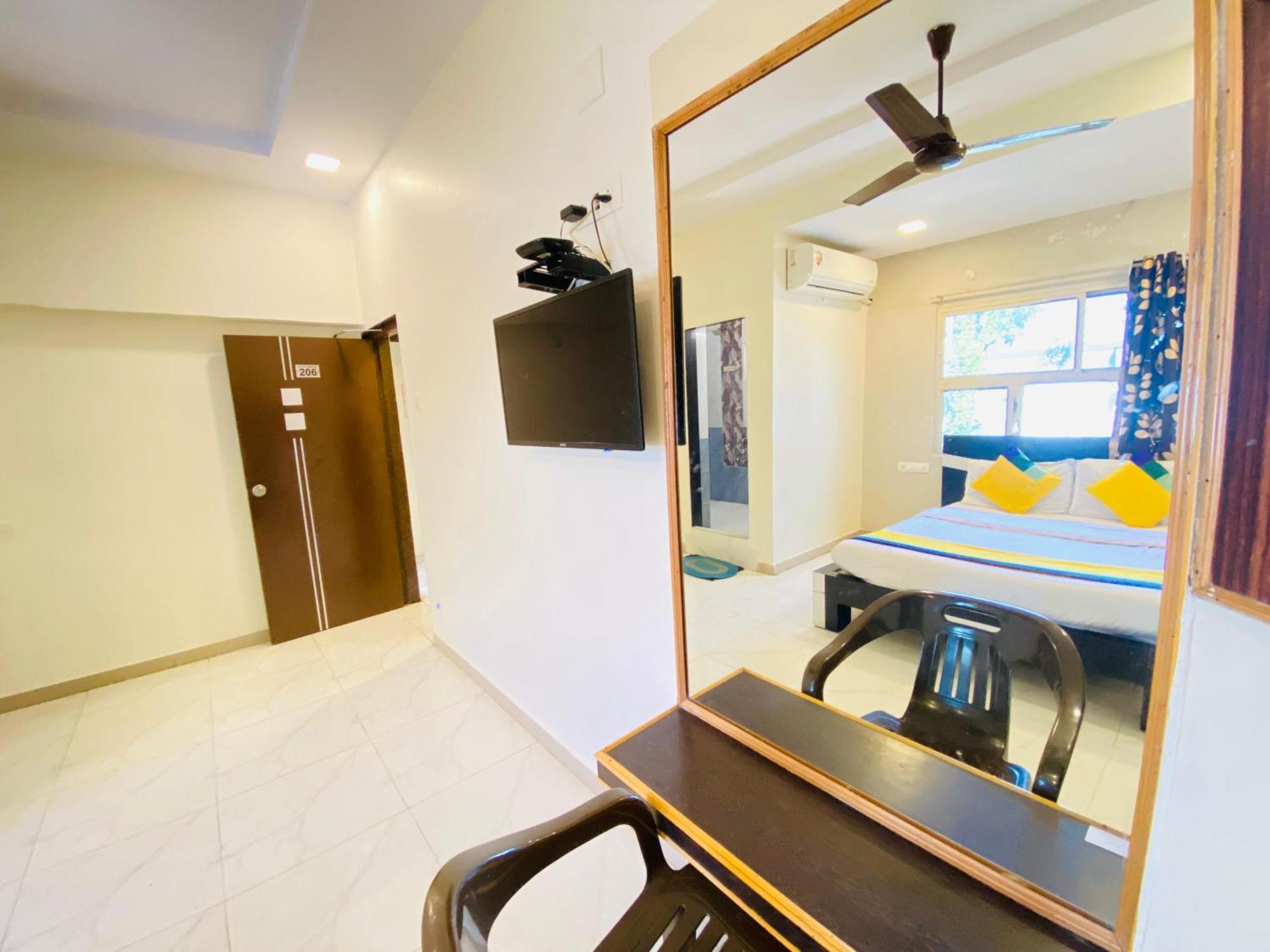 Hotel Aakash Navrangpura Ahmedabad Exterior foto